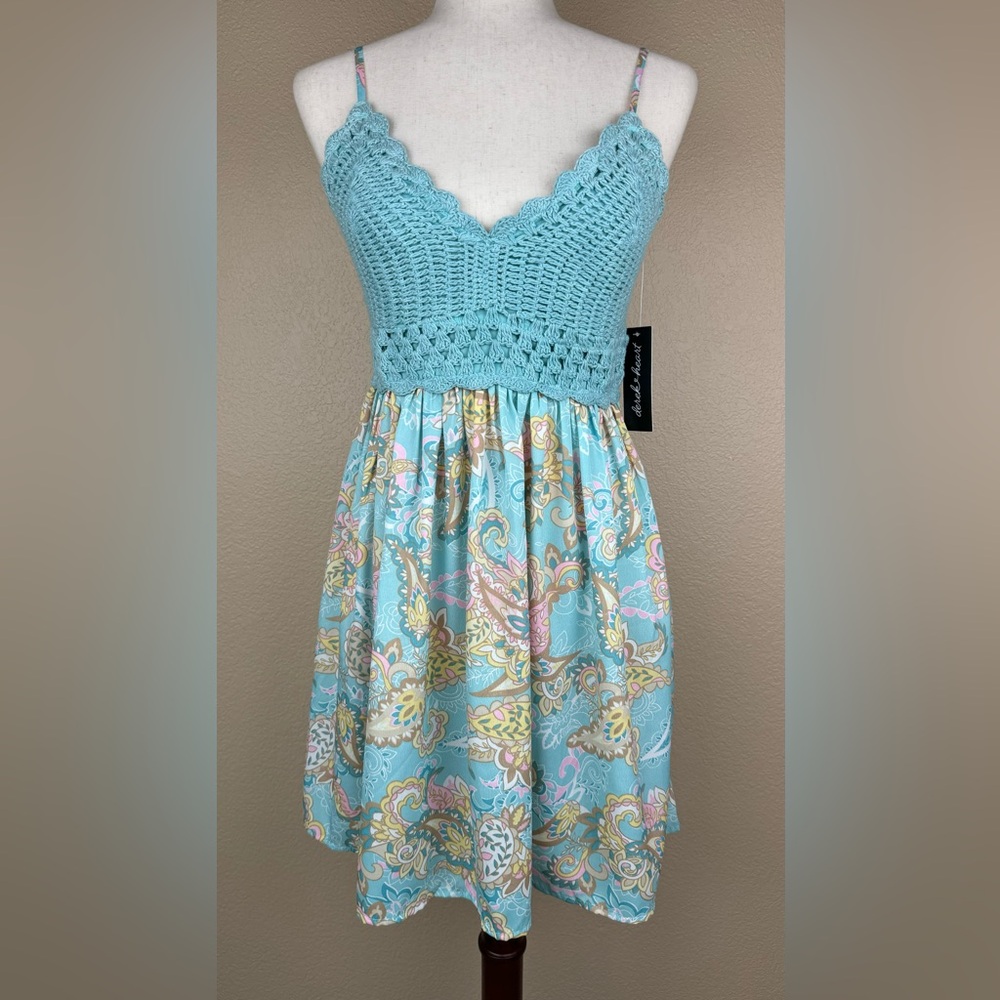 Derek Heart ‘Aqua Haze’ dress. Crochet Top, Ruched Back w/Paisley Print Dress. M